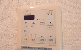 ※室内写真は同マンション内の805号室のものです。