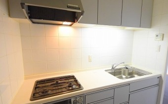 ※室内写真は同マンション内の805号室のものです。