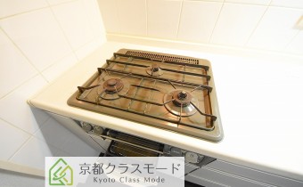 ※室内写真は同マンション内の805号室のものです。