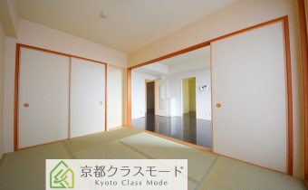 ※室内写真は同マンション内の805号室のものです。