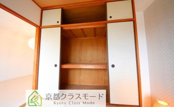 押入