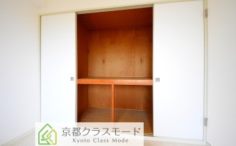 押入