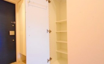 玄関横の収納