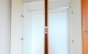 洋室5帖のクローゼット