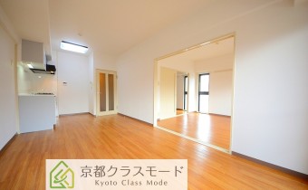 南向きの明るいLDK10帖♪