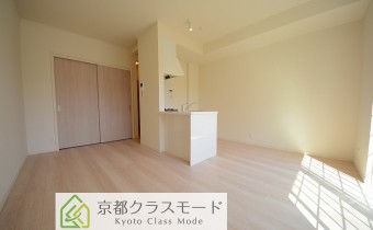 木の温もりを感じる綺麗なお部屋です♪