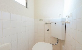 トイレ　※室内写真は同マンション内の402号室のものです。