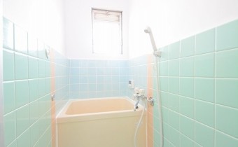 バスルーム　※室内写真は同マンション内の402号室のものです。
