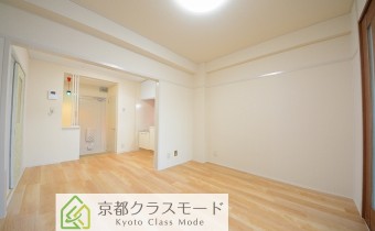 リビング　※室内写真は同マンション内の402号室のものです。
