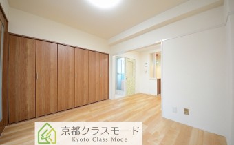 リビング　※室内写真は同マンション内の402号室のものです。