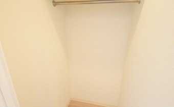 ウォ―クインクローゼット内部