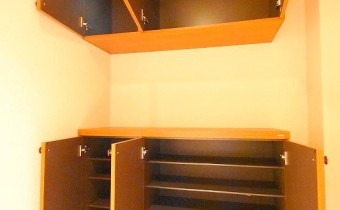 シューズボックス　※室内写真は同マンションの別のお部屋のものです。参考にご覧ください。