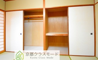 押入れ　※室内写真は同マンションの別のお部屋のものです。参考にご覧ください。