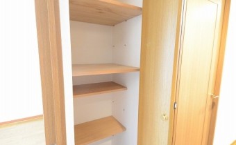 ※室内写真は同マンション内の506号室のものです。