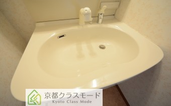 ※室内写真は同マンション内の506号室のものです。