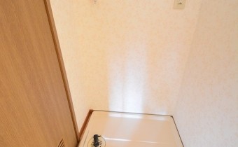 ※室内写真は同マンション内の506号室のものです。