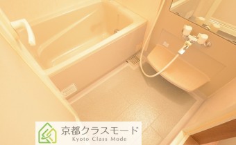 ※室内写真は同マンション内の506号室のものです。