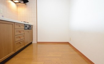 ※室内写真は同マンション内の506号室のものです。