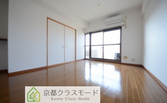 ※室内写真は同マンション内の506号室のものです。