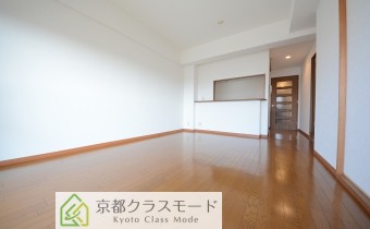※室内写真は同マンション内の506号室のものです。