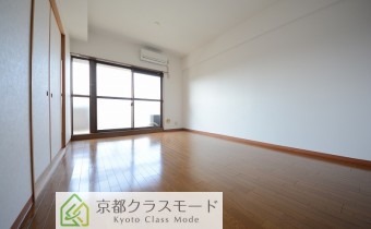 ※室内写真は同マンション内の506号室のものです。