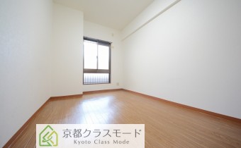 ※室内写真は同マンション内の506号室のものです。