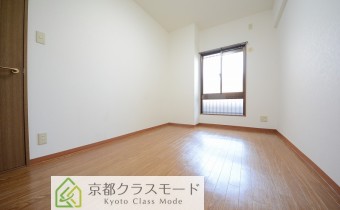 ※室内写真は同マンション内の506号室のものです。