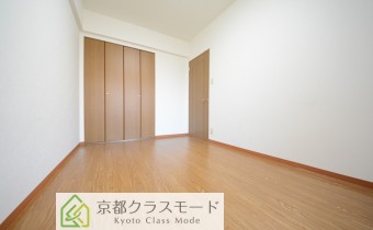 ※室内写真は同マンション内の506号室のものです。