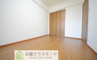※室内写真は同マンション内の506号室のものです。