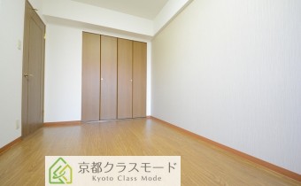 ※室内写真は同マンション内の506号室のものです。