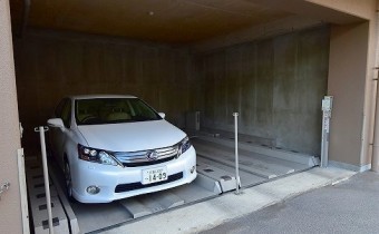 敷地内ガレージ