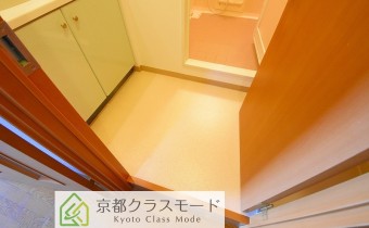脱衣所　※室内写真は同マンション内の別のお部屋のものです。参考にご覧ください。