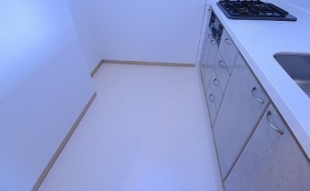 キッチンスペース　※室内写真は同マンション内の別のお部屋のものです。参考にご覧ください。