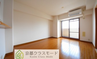 リビング　※室内写真は同マンション内の別のお部屋のものです。参考にご覧ください。