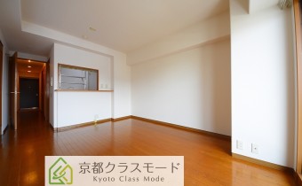 リビング　※室内写真は同マンション内の別のお部屋のものです。参考にご覧ください。