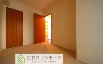 Room 5帖　※室内写真は同マンション内の別のお部屋のものです。参考にご覧ください。
