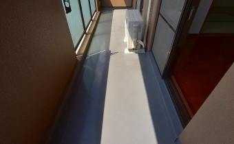 バルコニー　※室内写真は同マンション内の別のお部屋のものです。参考にご覧ください。