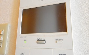 TVモニター付きオートロック　※室内写真は同マンション内の別のお部屋のものです。参考にご覧ください。