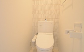ウォシュレットトイレ　※同マンション内の別のお部屋のものです。参考としてご覧ください。