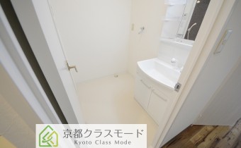 脱衣所　※同マンション内の別のお部屋のものです。参考としてご覧ください。