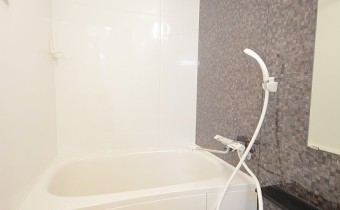 バスルーム　※同マンション内の別のお部屋のものです。参考としてご覧ください。