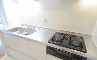 システムキッチン　※同マンション内の別のお部屋のものです。参考としてご覧ください。