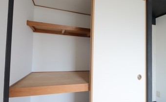 押入　※同マンション内の別のお部屋のものです。参考としてご覧ください。