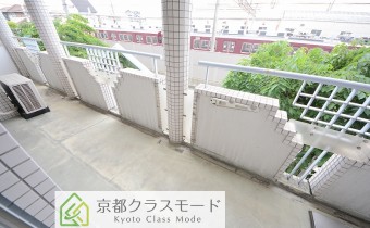 バルコニー　※同マンション内の別のお部屋のものです。参考としてご覧ください。