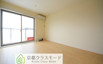LDK11.1帖　※室内写真は同建物内の別タイプのお部屋になります。
