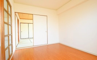 洋室5.6帖・別アングル