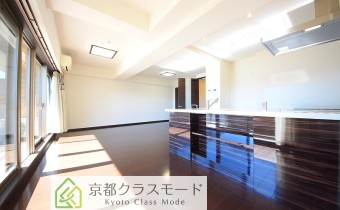 ※室内写真は同マンション内の505号室のものです。