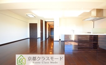 ※室内写真は同マンション内の505号室のものです。