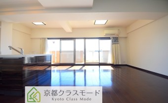 ※室内写真は同マンション内の505号室のものです。