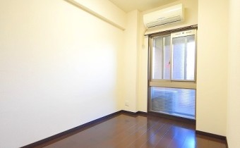 ※室内写真は同マンション内の505号室のものです。